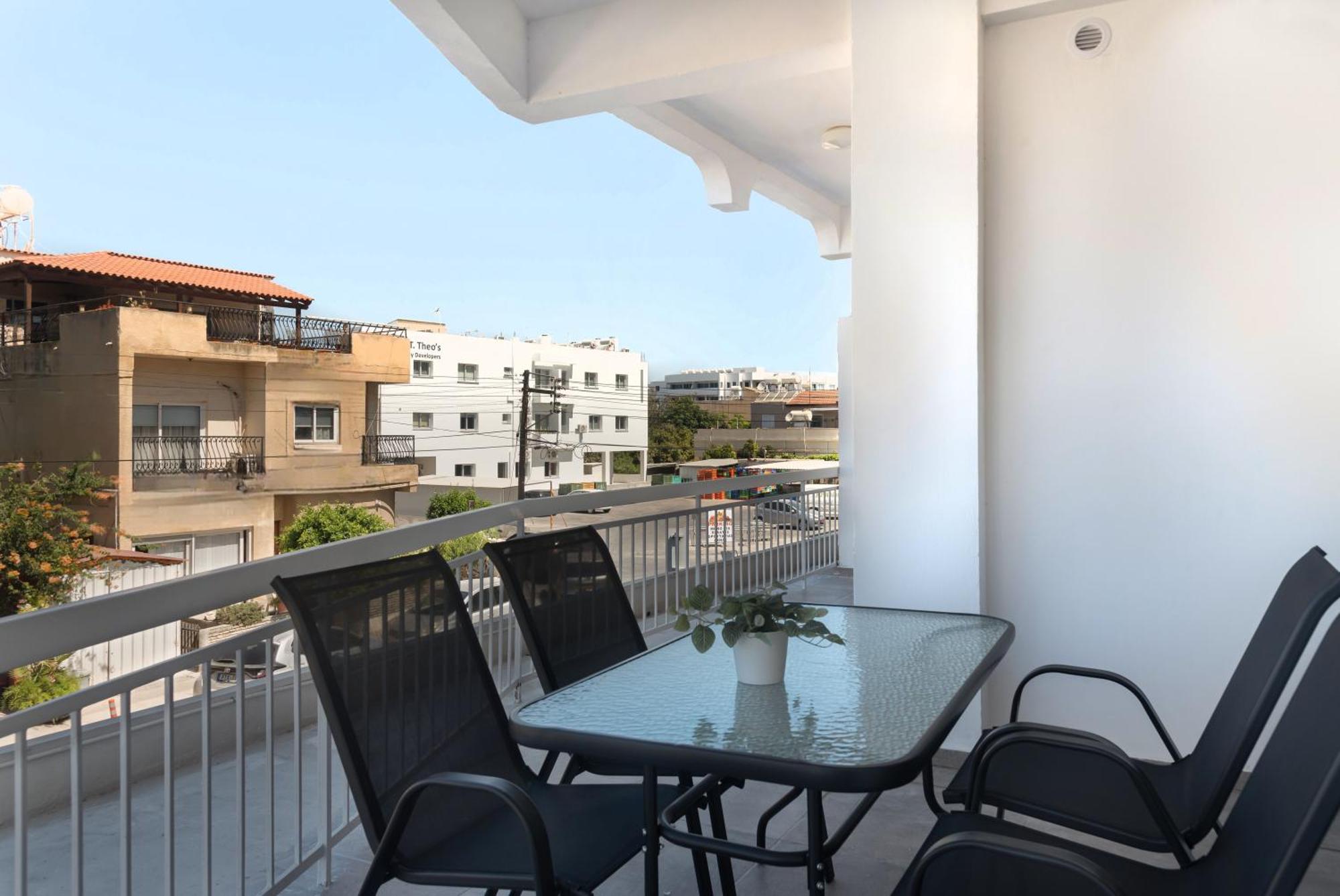 Phaedrus Living City Breeze Residences Finesse ラルナカ エクステリア 写真